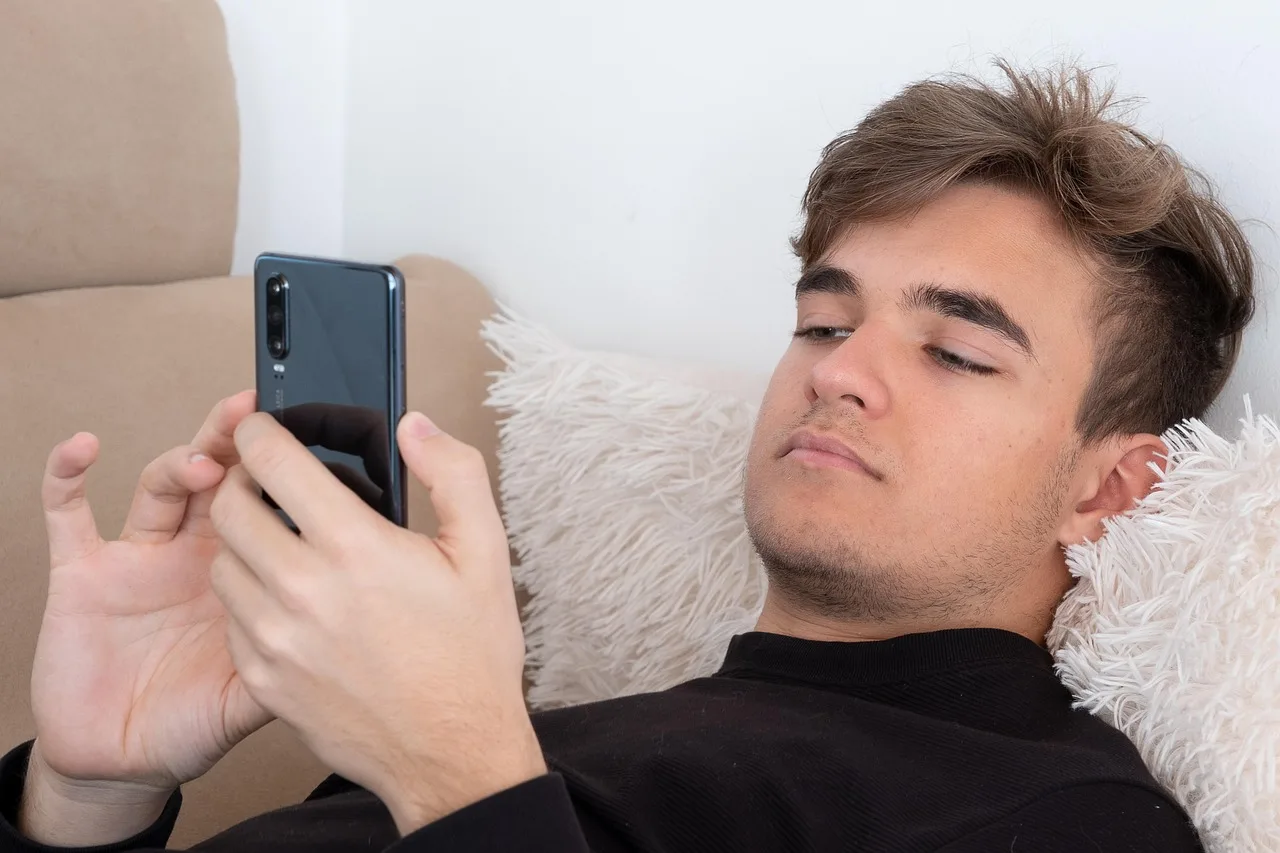 teenager, sofa, smartphone, man, mobile phone, relaxing, caucasian. Age by age guidance examples: five situations, two ages