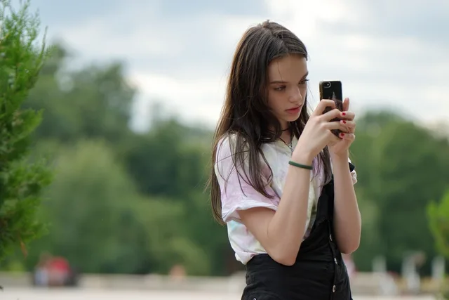 girl, teenager, taking photos, smartphone, outdoors, park, nature, trees, shortly, looking, watching, photographing, pretty. PIPEDA and teen social media: what a Canadian parent can request