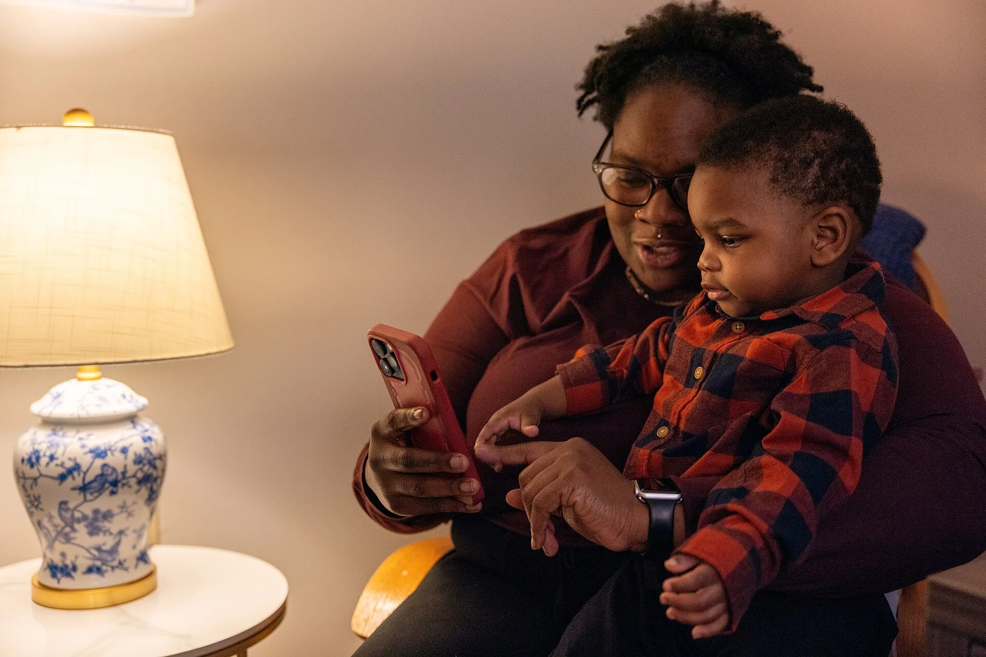 WIC parent and WIC child participant sit together and interact with a WIC staff member on a digital platform on their mobile phone in a home setting in North Charleston, SC. (February 2025). Screen Time Habits Guide: Reports and a Four-Stage Handover