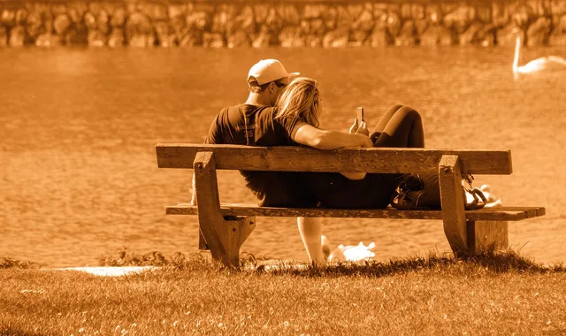 people, man, woman, few, bank, nature, teen, enjoy, togetherness, young people, romantic, depend, smartphone, lake, water, relax, swan. Which replies actually keep a conversation about social media open?
